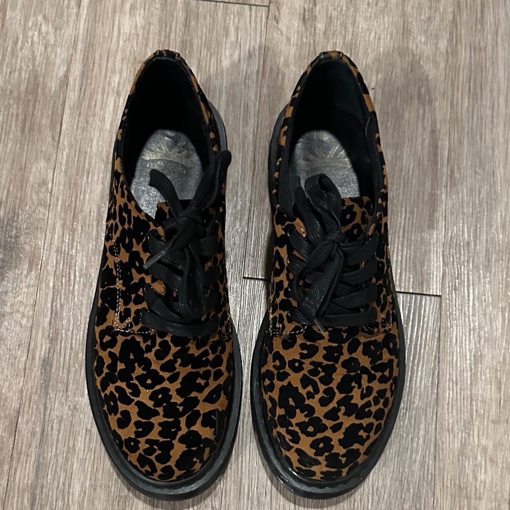 Leopard Print Lace-Up Shoes